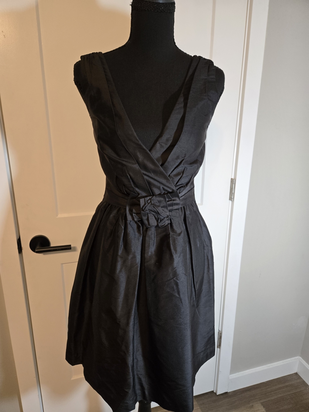 Classic Black V-Neck Sleeveless Dress